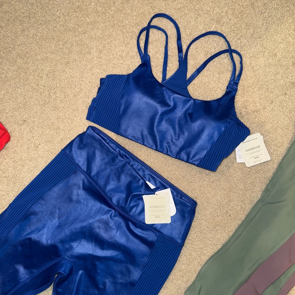 Workout clothing bundle - Picture 3 of 6